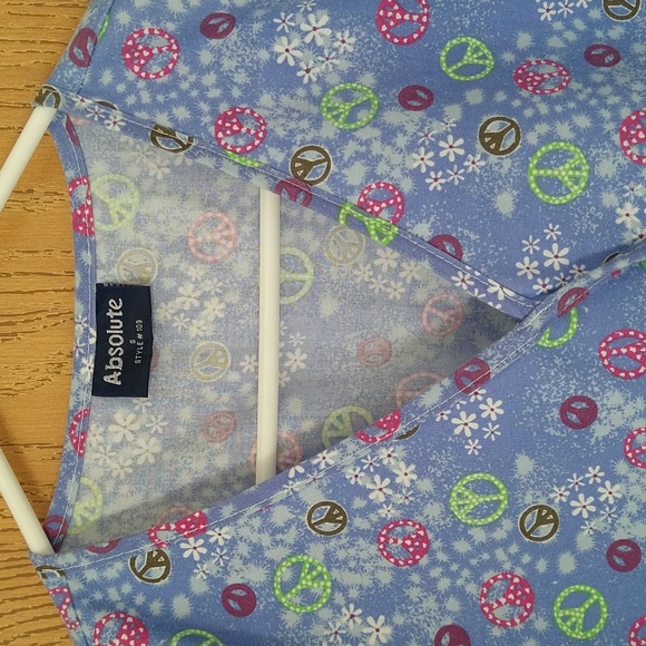 Absolute Scrub Top - Picture 4 of 9